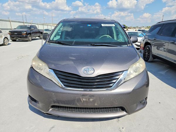 2013 TOYOTA SIENNA