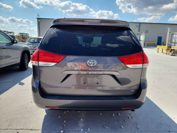 2013 TOYOTA SIENNA