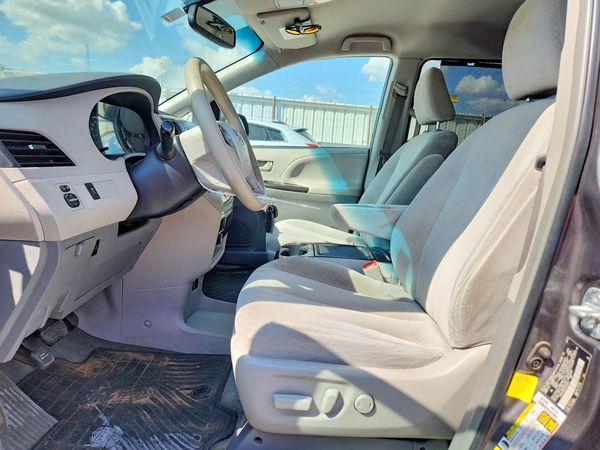 2013 TOYOTA SIENNA