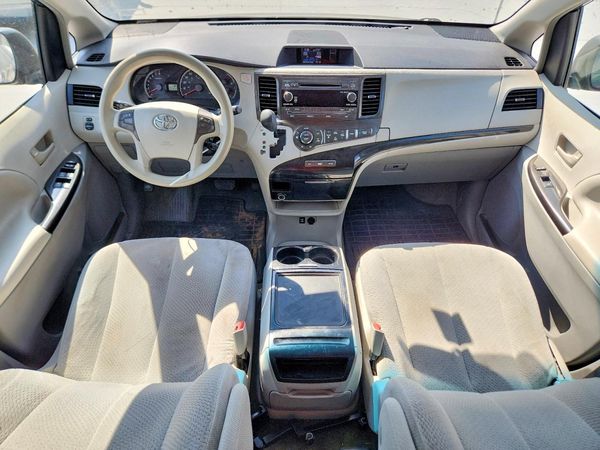 2013 TOYOTA SIENNA