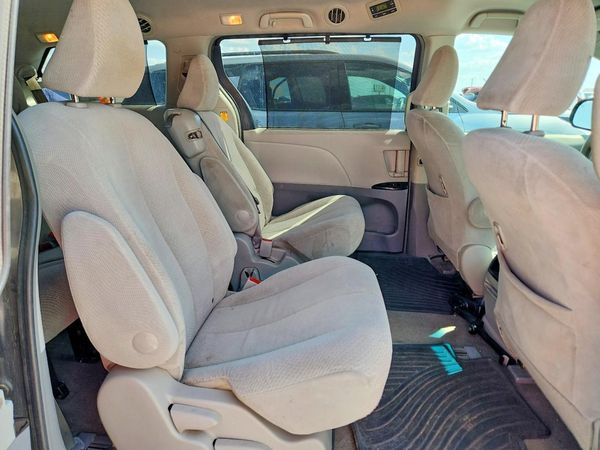 2013 TOYOTA SIENNA