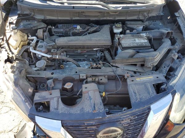 2019 NISSAN ROGUE — Engine bay
