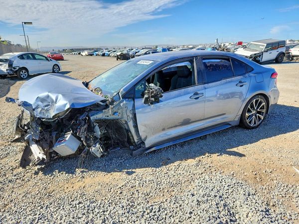 2021 TOYOTA COROLLA SE, CVT, w/Premium pkg — Front 3/4