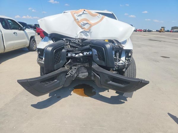 2024 RAM 1500 CLASSIC SLT / Warlock