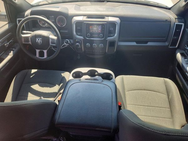 2024 RAM 1500 CLASSIC SLT / Warlock