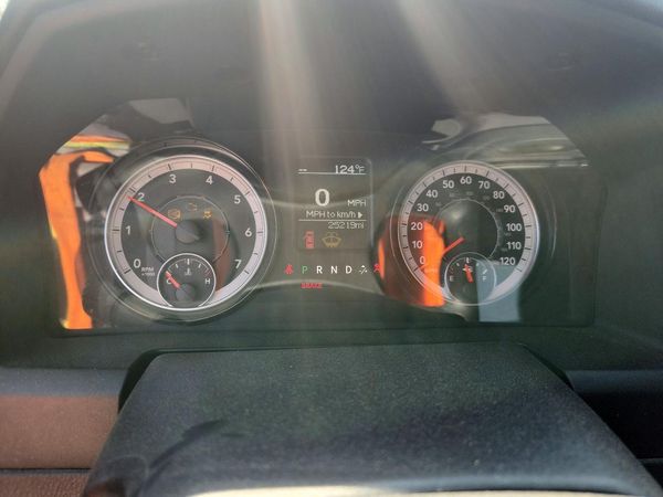 2024 RAM 1500 CLASSIC SLT / Warlock