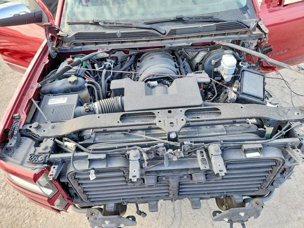 2018 CHEVROLET SILVERADO LTZ — Engine bay