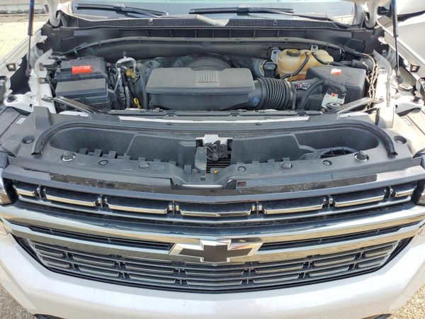 2022 CHEVROLET TAHOE RST — Engine bay