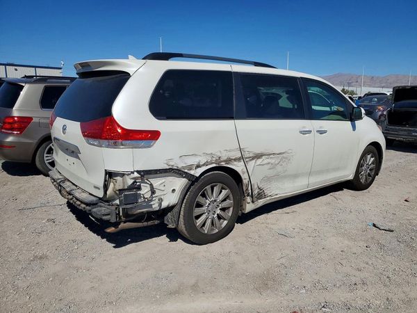 2014 TOYOTA SIENNA