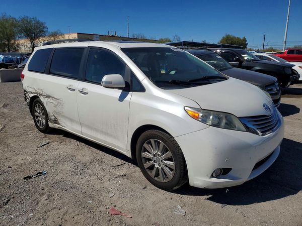 2014 TOYOTA SIENNA