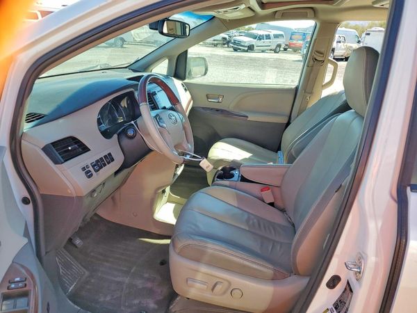 2014 TOYOTA SIENNA