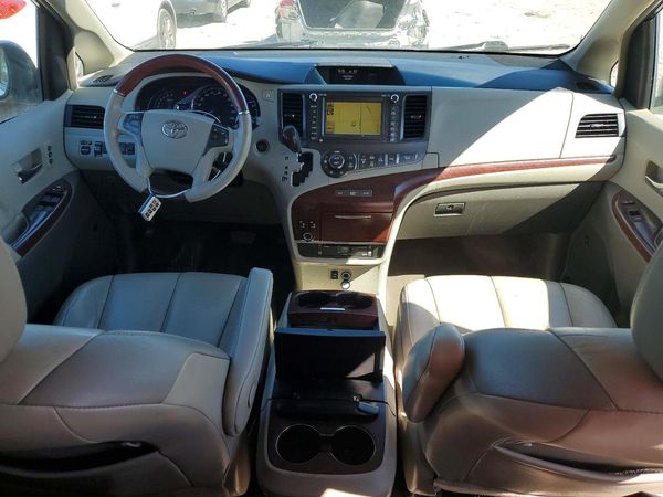 2014 TOYOTA SIENNA