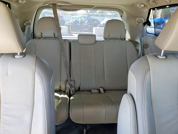 2014 TOYOTA SIENNA