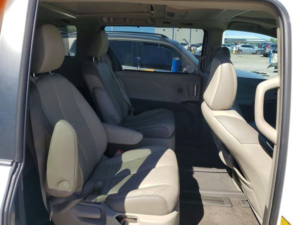 2014 TOYOTA SIENNA