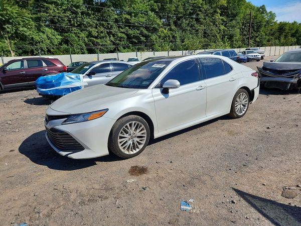 2020 TOYOTA CAMRY XLE