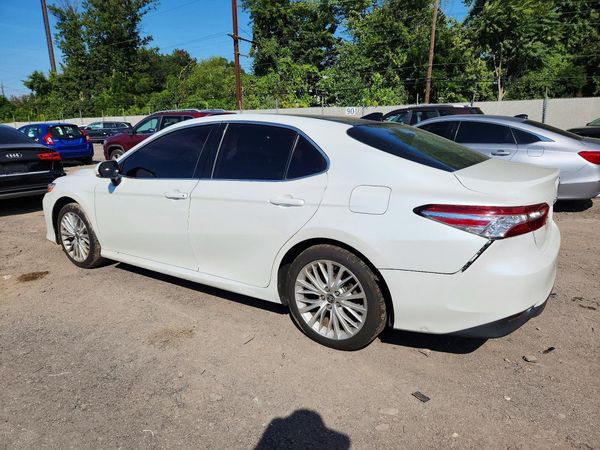 2020 TOYOTA CAMRY XLE