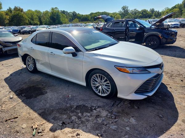 2020 TOYOTA CAMRY XLE