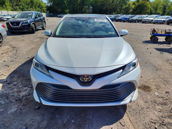 2020 TOYOTA CAMRY XLE