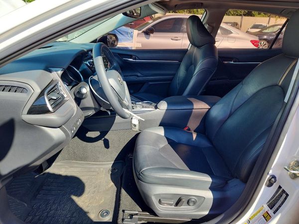 2020 TOYOTA CAMRY XLE