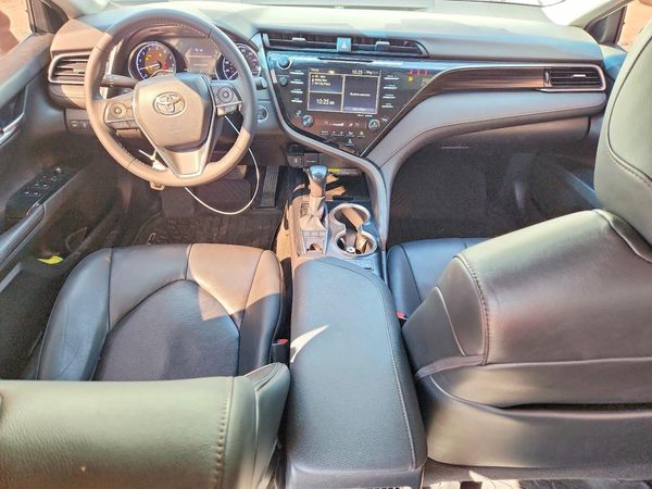2020 TOYOTA CAMRY XLE