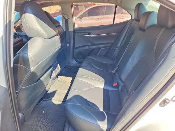 2020 TOYOTA CAMRY XLE