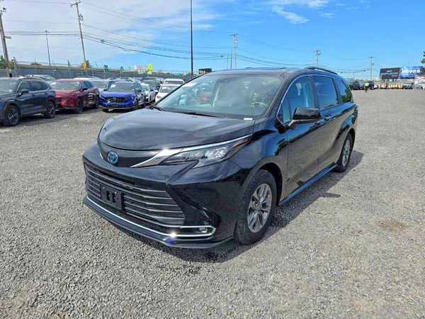 2024 TOYOTA SIENNA