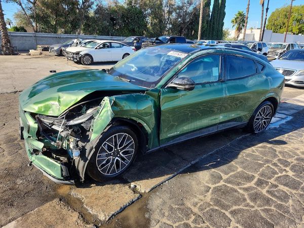 2025 FORD MUSTANG Premium — Front 3/4