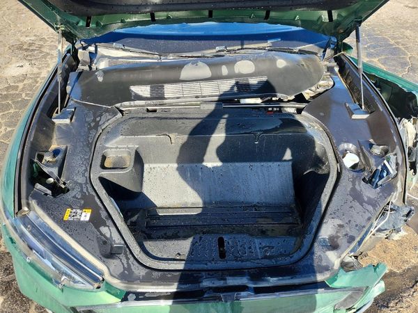 2025 FORD MUSTANG Premium — Engine bay