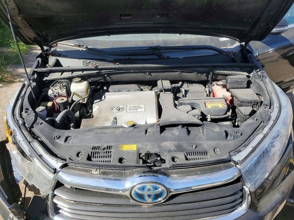 2015 TOYOTA HIGHLANDER Base/Hybrid — Engine bay