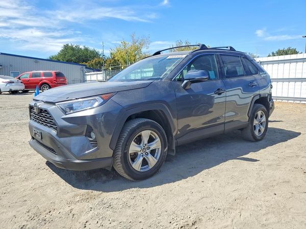 2020 TOYOTA RAV4 XLE