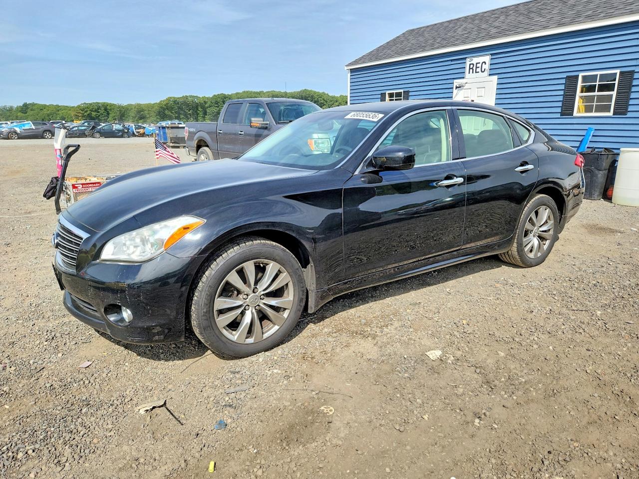 2013 INFINITI M37 — Front 3/4