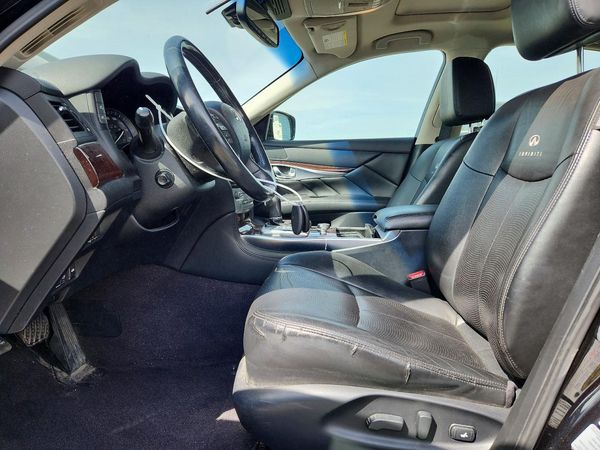 2013 INFINITI M37 — DENT