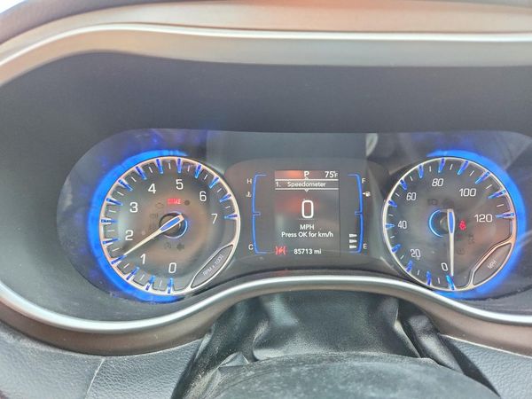 2022 CHRYSLER VOYAGER LX