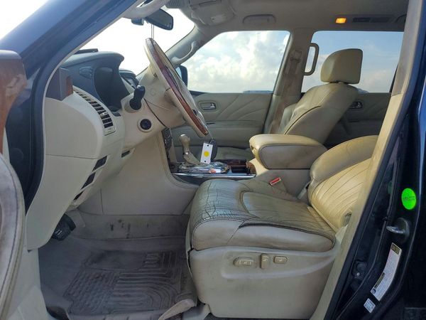 2015 INFINITI QX80 — DENT