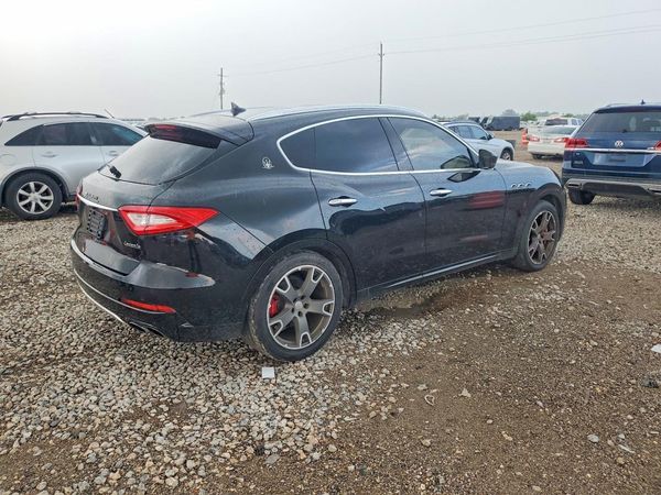 2017 MASERATI LEVANTE Luxury