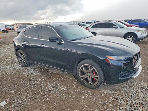 2017 MASERATI LEVANTE Luxury