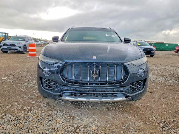 2017 MASERATI LEVANTE Luxury