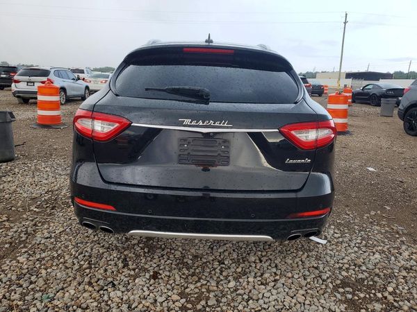 2017 MASERATI LEVANTE Luxury