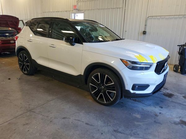 2021 VOLVO XC40 R-Design