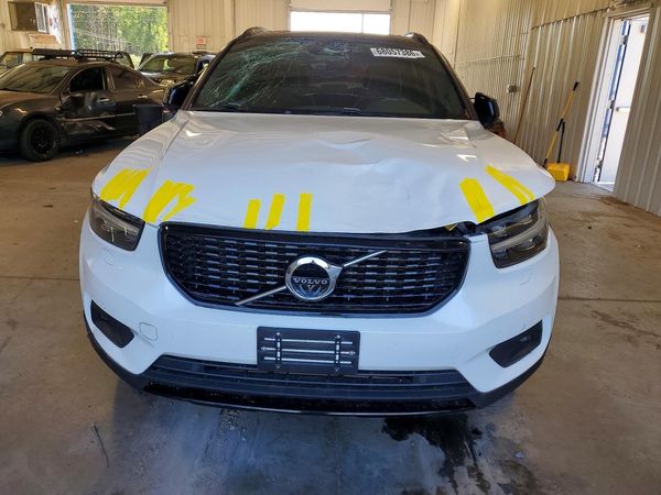2021 VOLVO XC40 R-Design