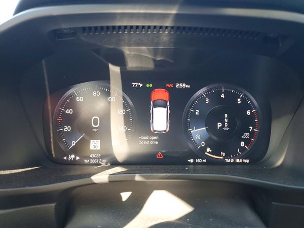 2021 VOLVO XC40 R-Design