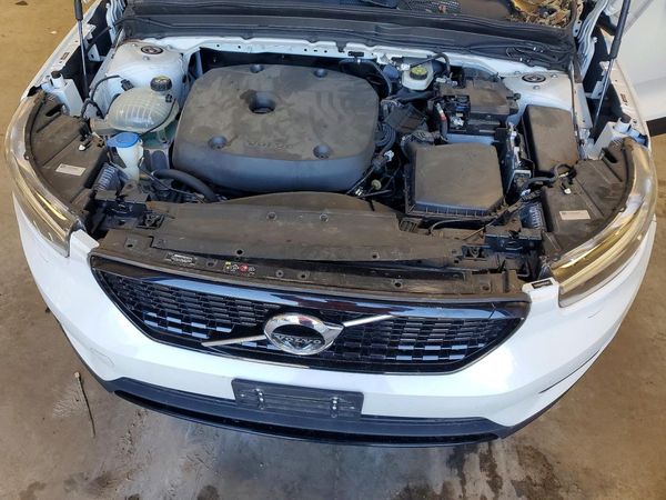 2021 VOLVO XC40 R-Design