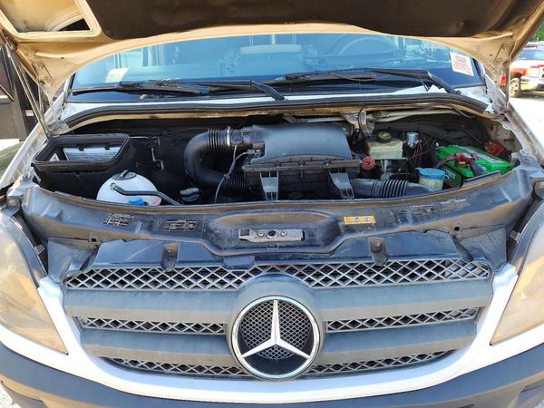 2013 MERCEDES-BENZ SPRINTER High — Engine bay