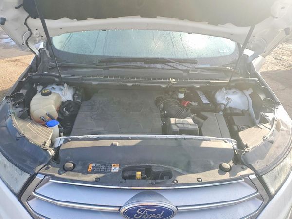 2018 FORD EDGE Titanium — Engine bay