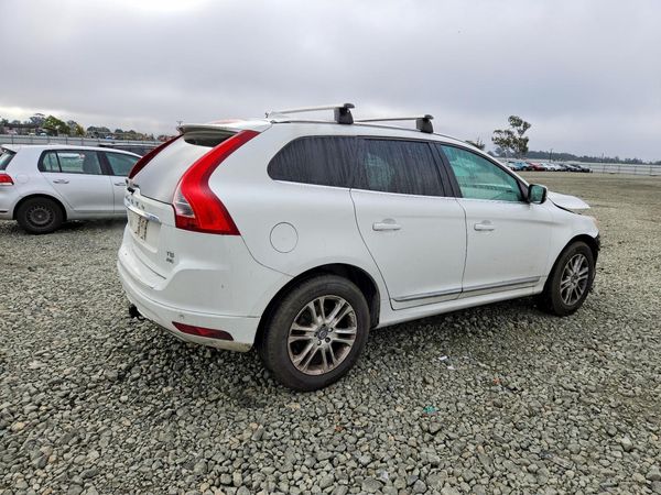2015 VOLVO XC60