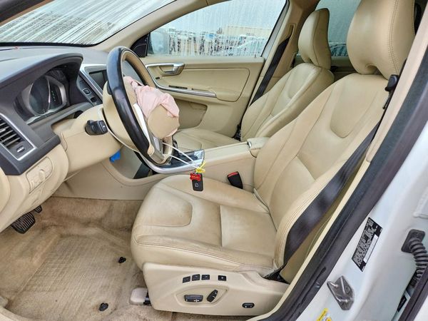 2015 VOLVO XC60