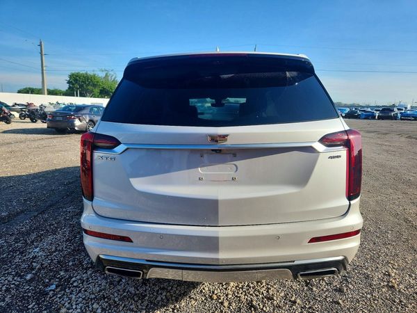 2021 CADILLAC XT6