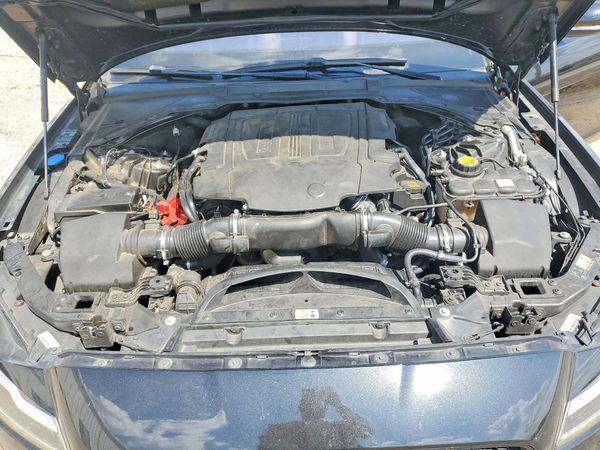 2017 JAGUAR XF — Engine bay