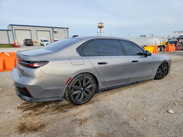 2023 BMW 760