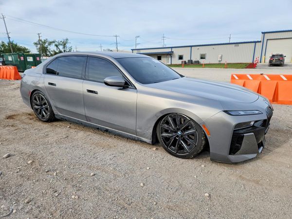 2023 BMW 760